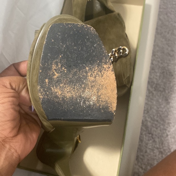 Authentic ysl shoes only worn once - Picture 4 of 5